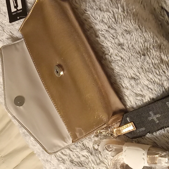 Kendell + Kylie wallet  💕 - Picture 4 of 12